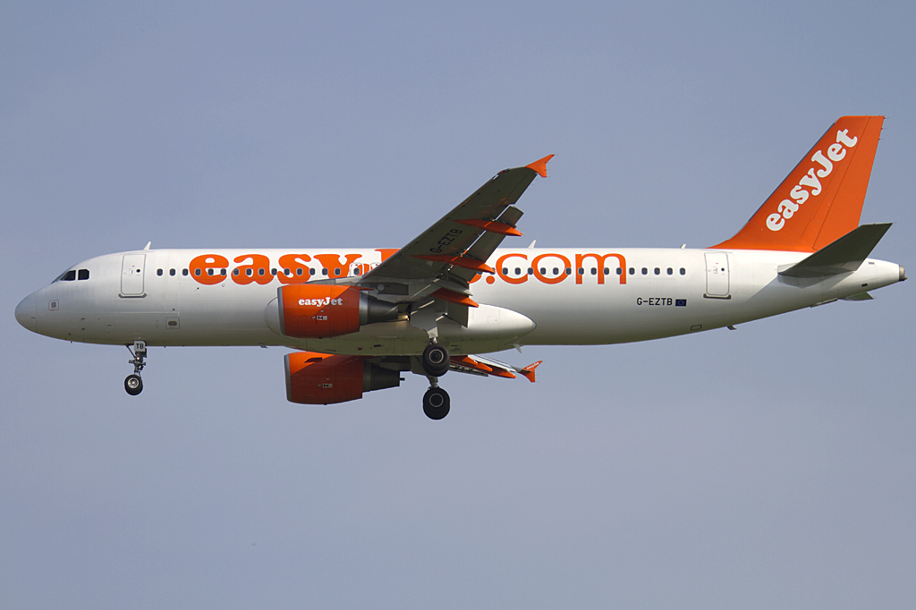 EasyJet, G-EZTB, Airbus, A320-214, 08.06.2010, SXF, Berlin-Schnefeld, Germany



