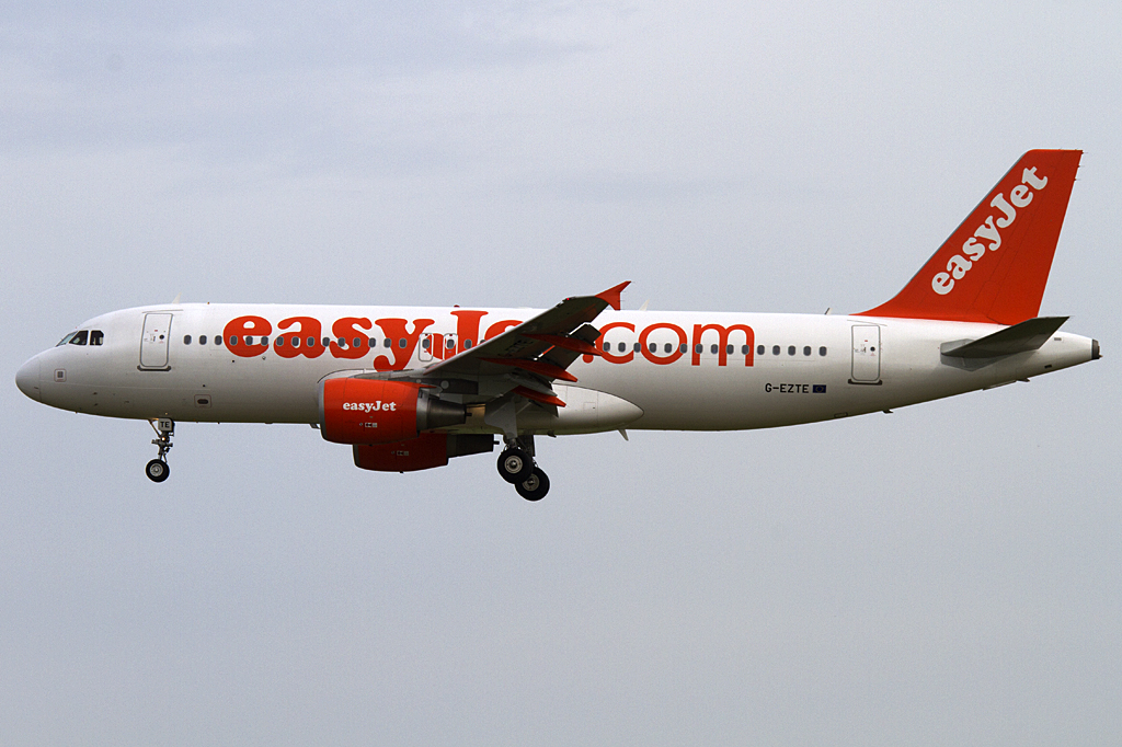 EasyJet, G-EZTE, Airbus, A320-214, 09.06.2010, SXF, Berlin-Schnefeld, Germany 



