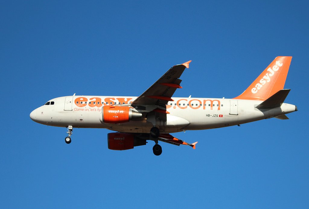 Easyjet Switzerland A 319-111 HB-JZS bei der Landung in Berlin-Schnefeld am 13.10.2012