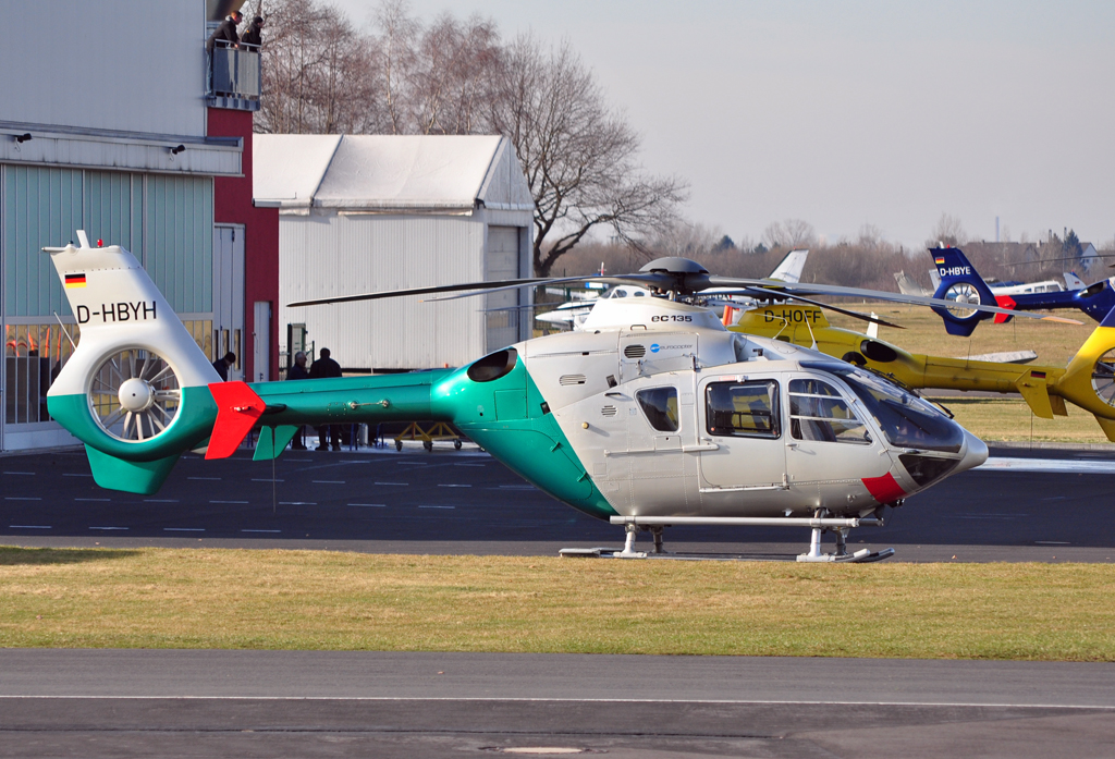 EC-135P-2, D-HBYH, vormals als Polizeihubschrauber im Einsatz, in Bonn-Hangelar 09.02.2011