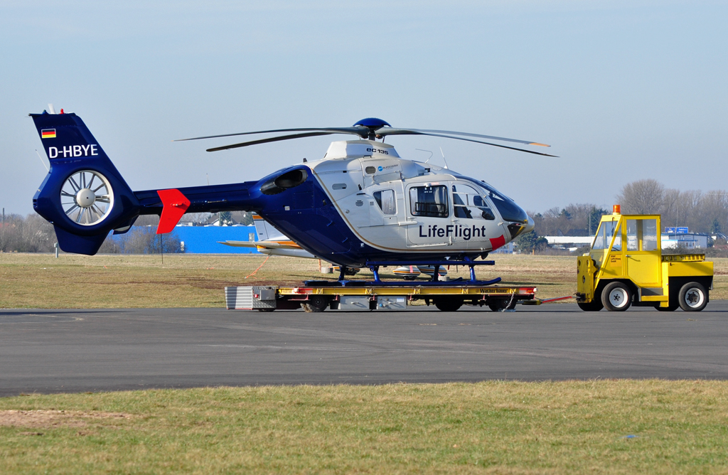 EC-135P D-HBYE  Life Flight  auf dem Transporthnger in Bonn-Hangelar - 09.02.2011