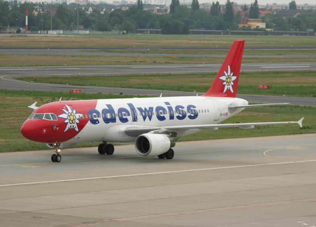 Edelweiss Air A 320-214 HB-IHZ am 03.07.2012 auf dem Flughafen Berlin-Tegel