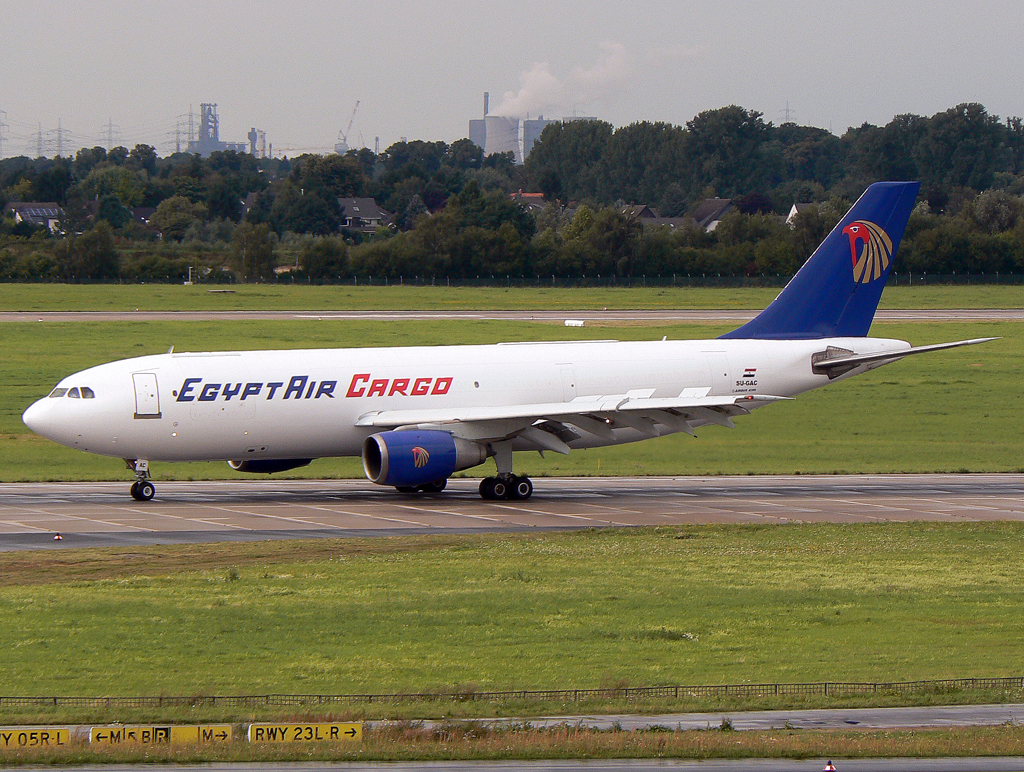 Egypt Air Cargo A300 B4-200 SU-GAC rollt auf der 23l in DUS / EDDL / Dsseldorf am 23.08.2008