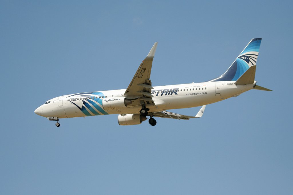 Egyptair B 737-866 SU-GDD bei der Landung in Berlin-Schnefeld am 10.07.2012