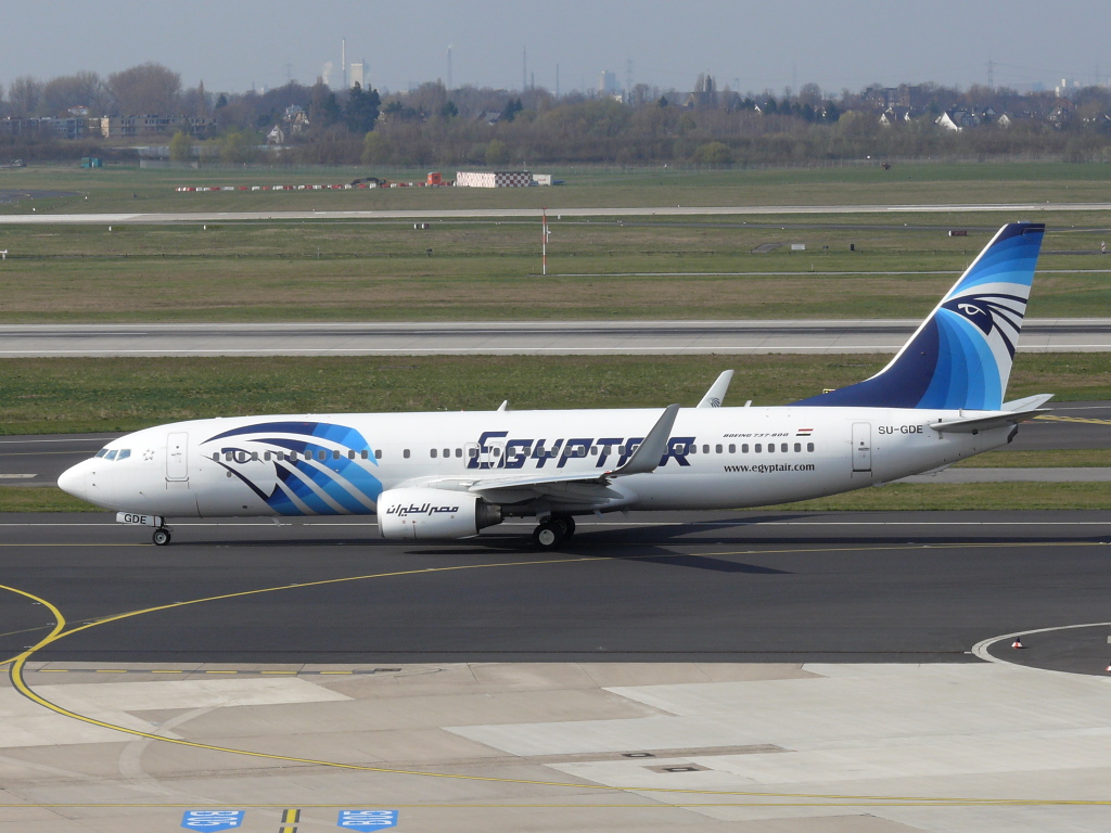 EgyptAir; SU-GDE; Boeing 737-866. Flughafen Dsseldorf. 27.03.2011.