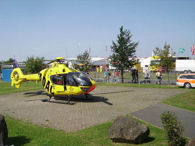Ein ADAC EC 135 am 16.08.09 beim DTM Rennen am Nrburgring 