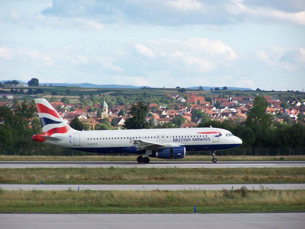 Ein Airbus A320-200 der Airlines British Airways auf der
Landebahn am Flughafen Stuttgart (STR)
Aufgenommen am 07.August 2012
