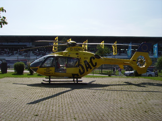 Ein EC 135 des ADAC beim DTM Rennen am Nrburgring am 16.08.09