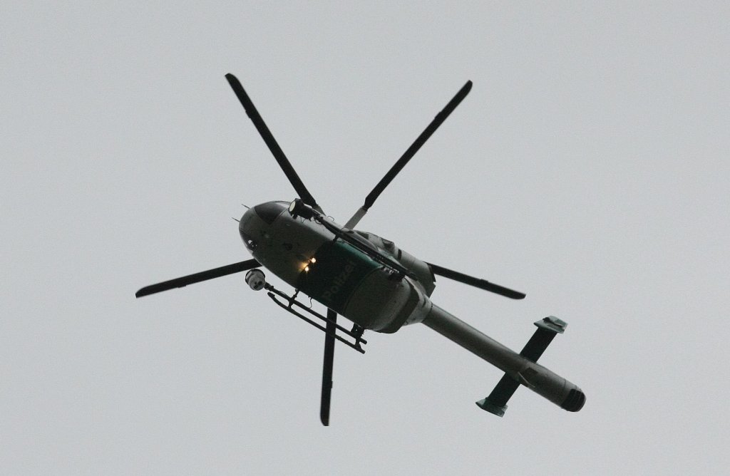 Ein MD Helicopter MD-900 Explorer der Polizei Baden-Wrttemberg berfliegt den Flughafen Stuttgart am 02.06.10