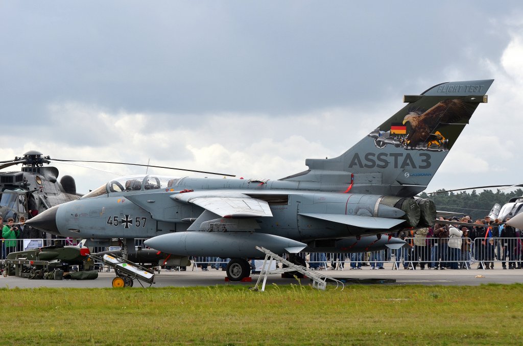 Ein Tornado der Luftwaffe auf der ILA am 15.09.12