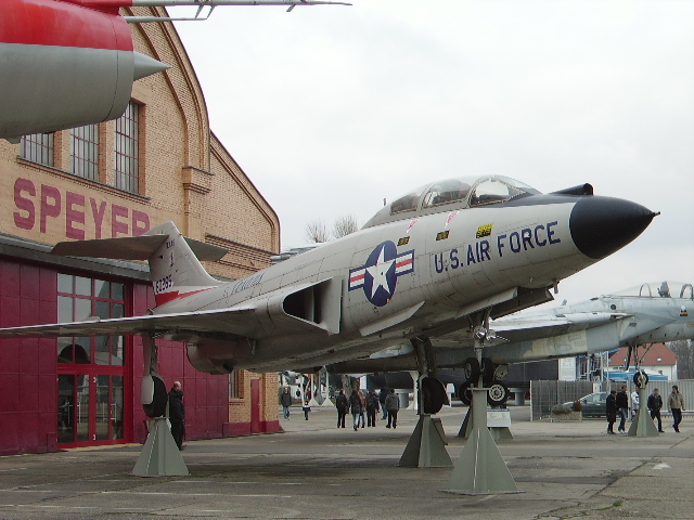 Ein US Air Force Jagdbomber in Technik Museum Speyer am 19.02.11