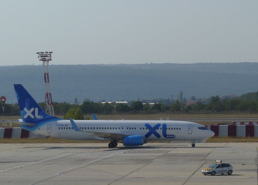 Eine B737-800 (F-HJUL) von XL Airways France ist soben aus Paris kommend in Varna gelandet. 14.09.2012 