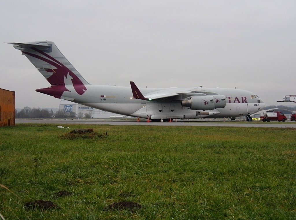 Eine C-17 der Qatar Emiri Air Force am 23.12.2011 auf dem Bodensee-Airport Friedrichshafen.