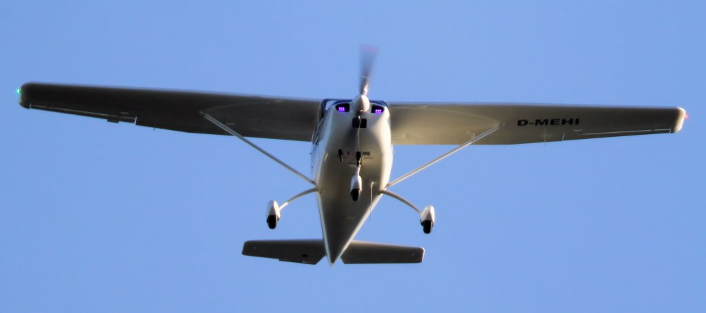 Eine Cessna 175 bei Kchersberg am 2.10.2011.