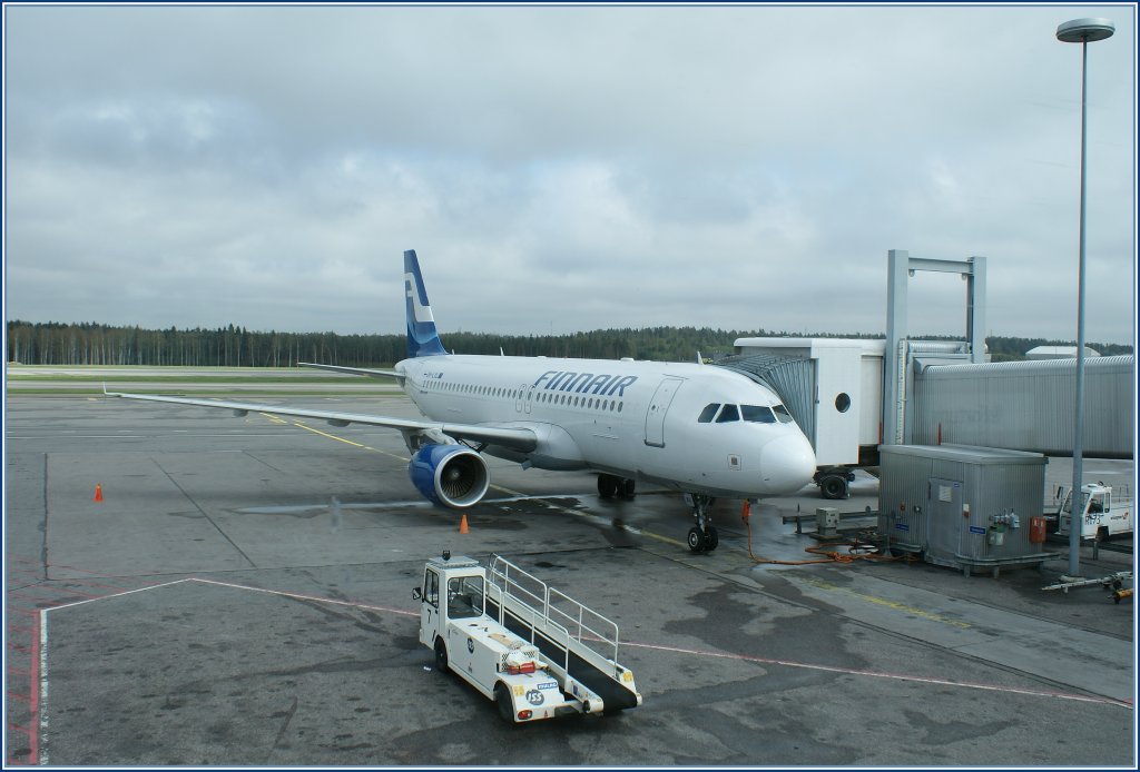Eine Finnair Maschine auf dem Flughaofen von Helsinki Vantaa. 
11. Mai 2012