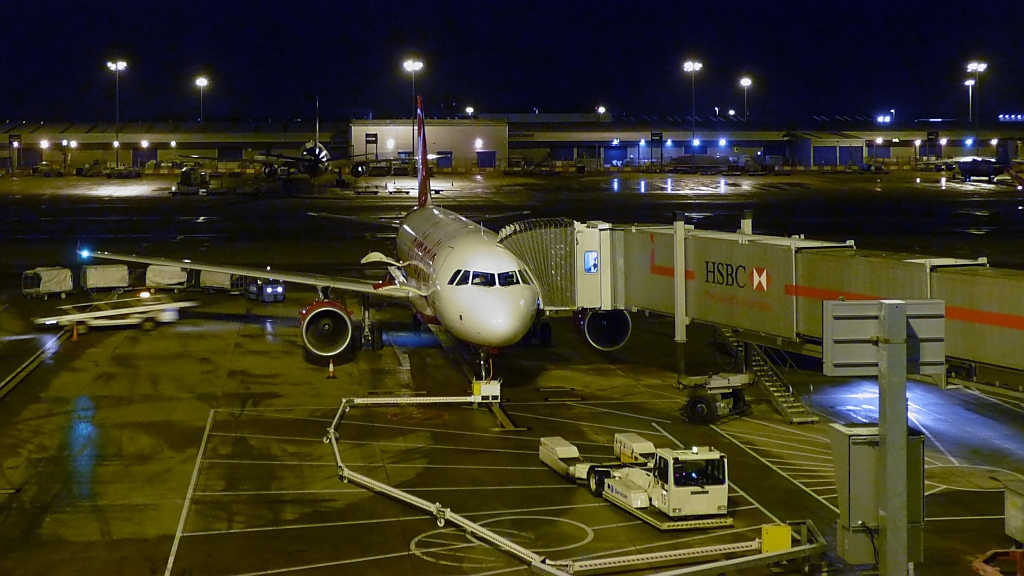Eine Maschine der Air Berlin in Steansted, 17.12.10