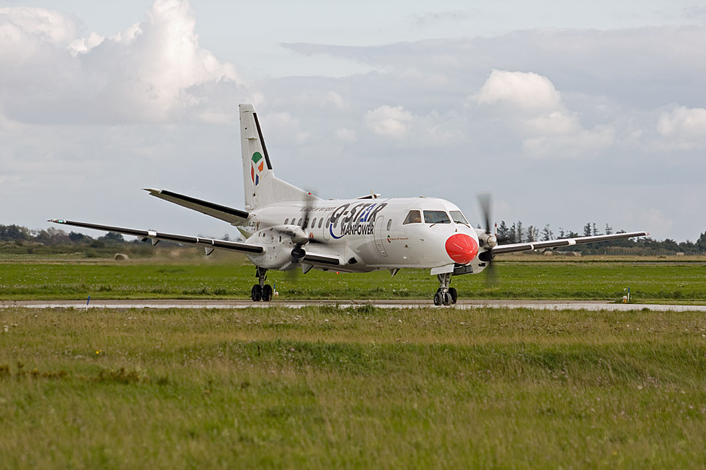 Eine Reisegruppe holte die LY-RUN der Danish Air Transport von Flughafen der Insel Sylt ab. Die auf Grnland zugelassene Machine ist von Saab und vom Typ 340A.