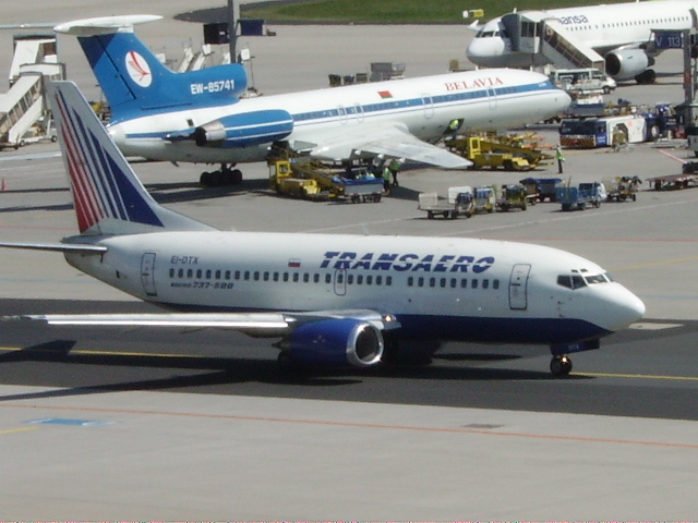 Eine Transaero Boeing 737 in Frankfurt Flughafen am 11.05.08