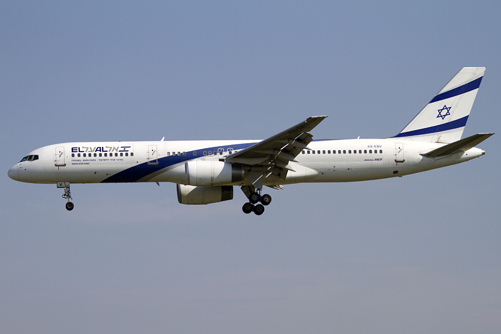 El Al, 4X-EBV, Boeing, B757-258ET, 16.06.2011, BCN, Barcelona, Spain 




