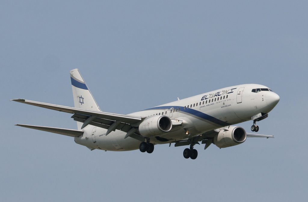 EL AL B 737-858 4X-EKA im Landeanflug in Berlin-Schnefeld am 06.06.2010