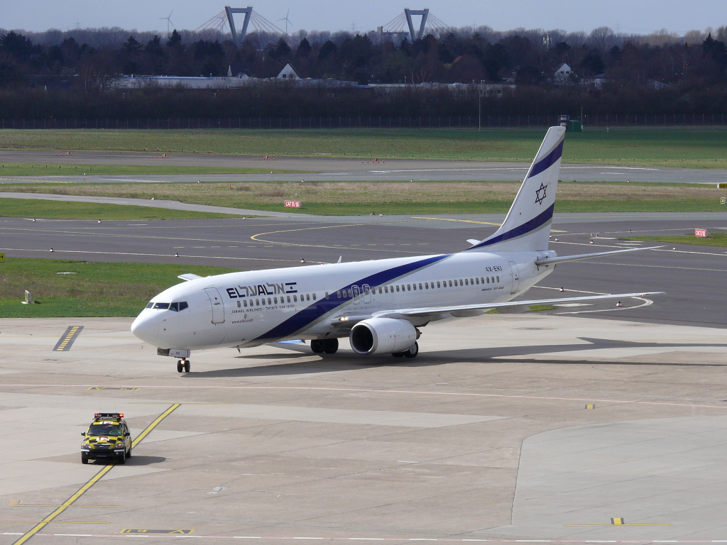 EL AL Israel Airlines. 4X-EKI. Boeing 737-86N. Flughafen Dsseldorf. 27.03.2010.
 
 
