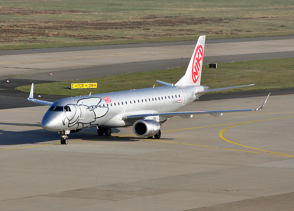 Embraer ERJ-190 100LR 190LR OE-IHD  NIKI  taxy at CGN - 28.10.2012