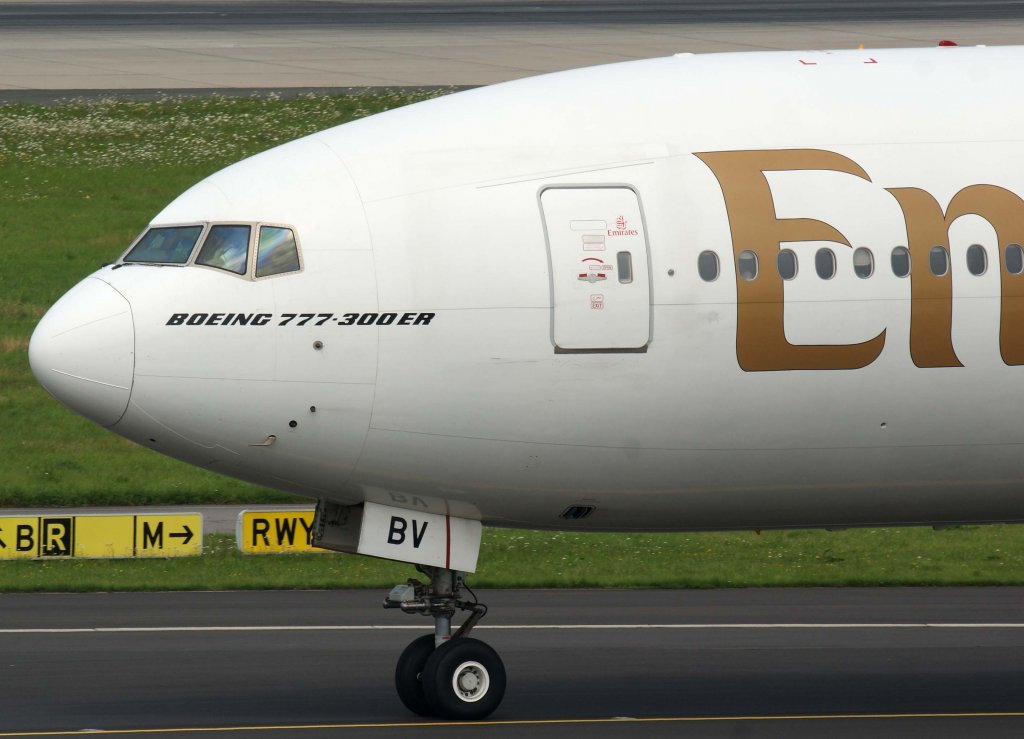 Emirates , A6-EBV, Boeing 777-300 ER (Bug/Nose), 28.07.2011, DUS-EDDL, Dsseldorf, Germany 

