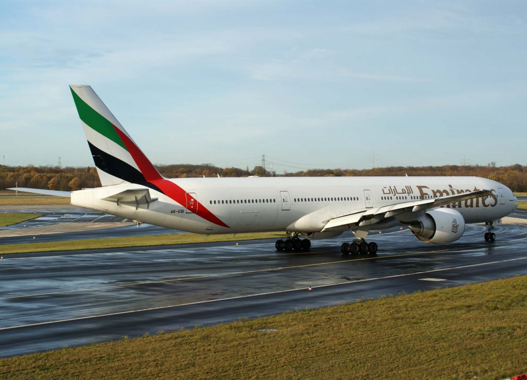 Emirates, A6-EBI, Boeing 777-300 ER, 2009.09.14, DUS, Dsseldorf, Germany