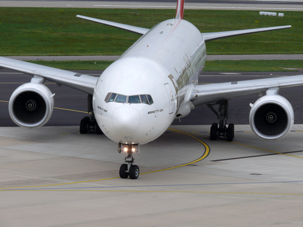 Emirates; A6-EMN; Boeing 777-31H. Flughafen Dsseldorf. 10.05.2010.