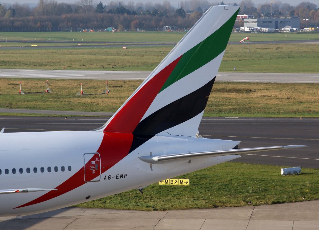 Emirates, A6-EMP, Boeing 777-300 (Seitenleitwerk/Tail), 2010.11.21, DUS-EDDL, Dsseldorf, Germany 

