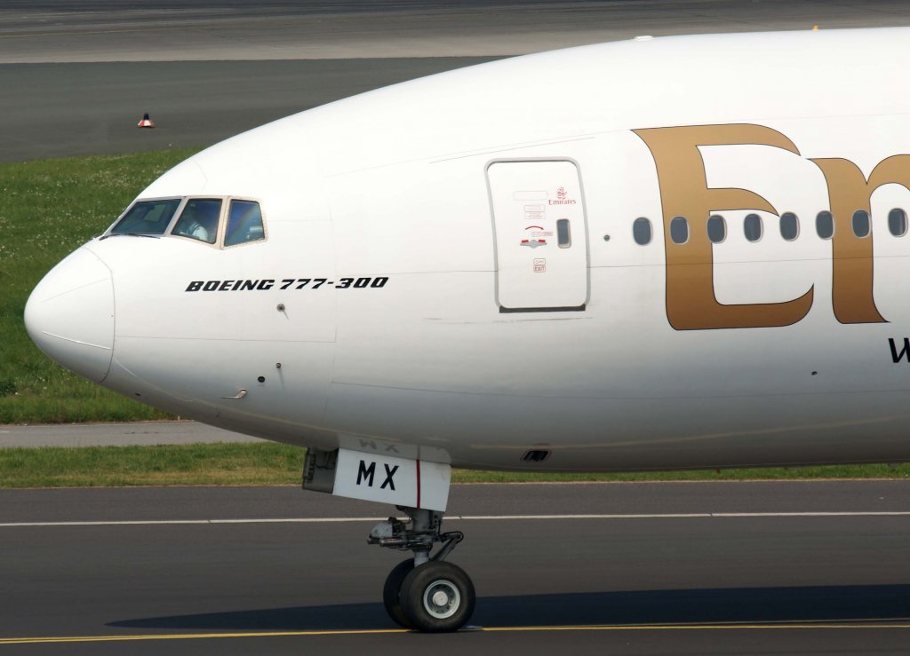 Emirates, A6-EMX, Boeing 777-300 (Nase/Nose), 29.04.2011, DUS-EDDL, Dsseldorf, Germany 

