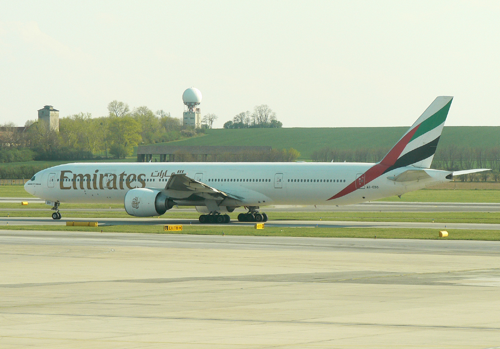 Emirates B 777-36N(ER), A6-EBO, Flughafen Wien, 04.04.2012