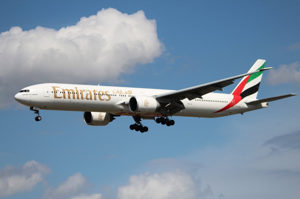 Emirates B 777-36N(ER) A6-ECA bei der Landung in Frankfurt am Main am 16.08.2012
