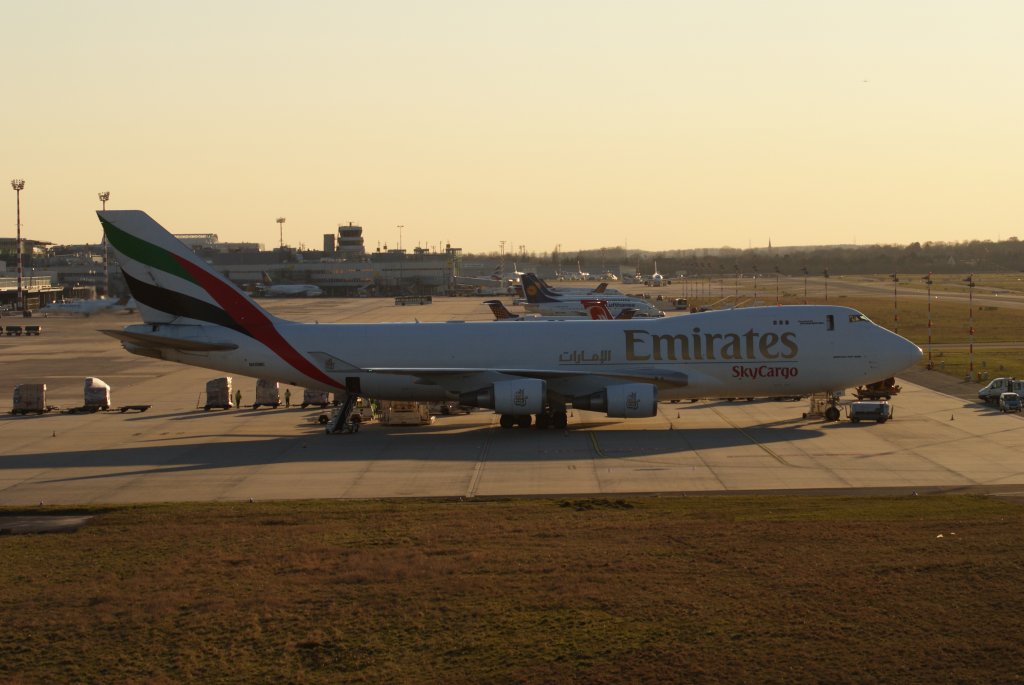 Emirates Boeing 747-400 am Dsseldorfer Flughafen am 07.03.2011