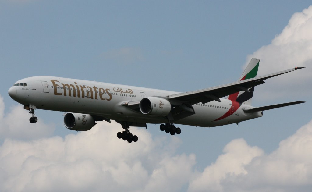 Emirates,A6-EMT,Boeing 777-31H,10.06.2011,HAM-EDDH,Hamburg,Germany