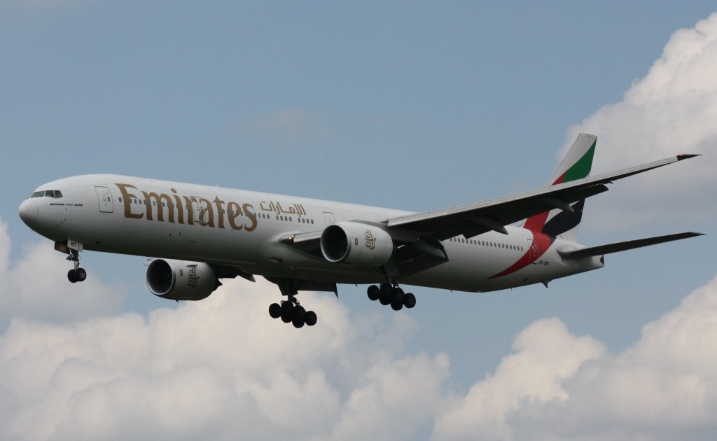 Emirates,A6-EMT,Boeing 777-31H,10.06.2011,HAM-EDDH,Hamburg,Germany