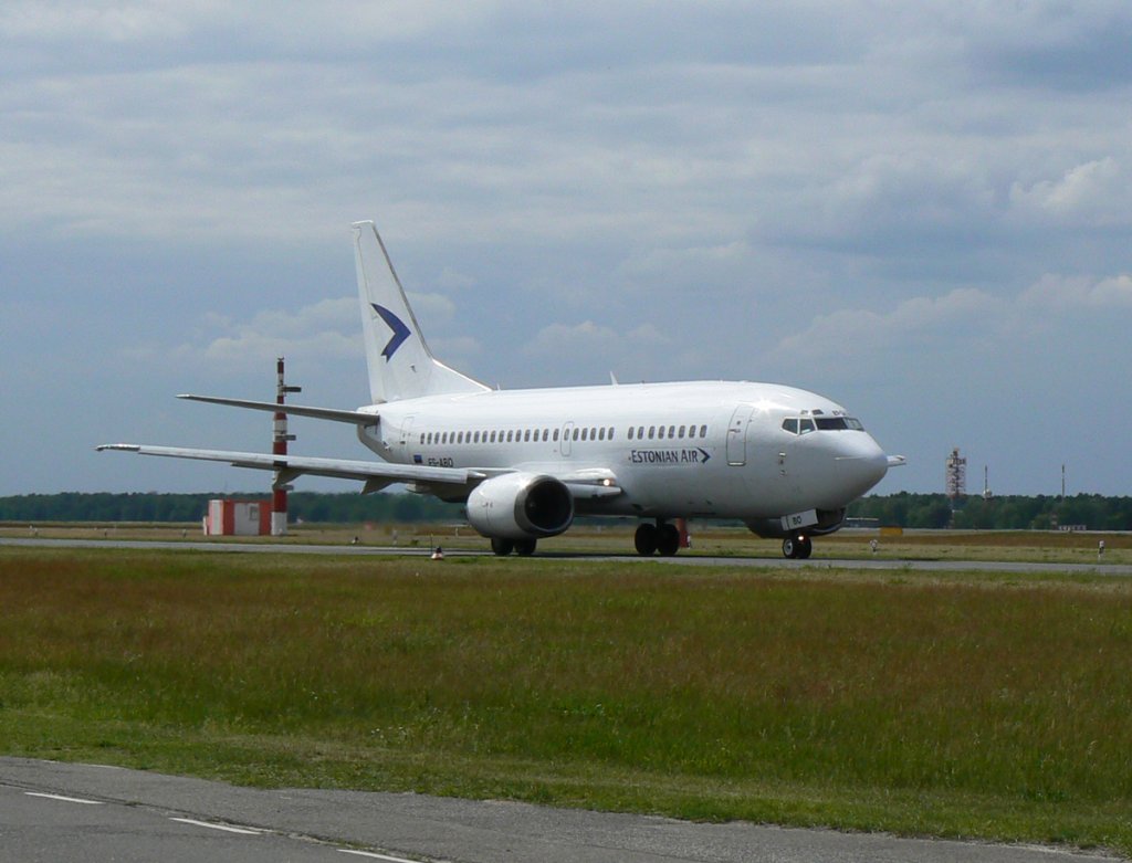Estonian Air B 737-505 ES-ABO auf dem Weg zum Start in Berlin-Tegel am 27.05.2011