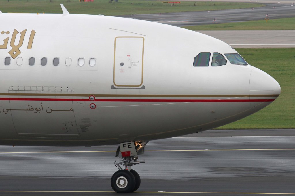 Etihad Airways, A6-AFE, Airbus, A 330-300 (Bug/Nose), 10.11.2012, DUS-EDDL, Dsseldorf, Germany 