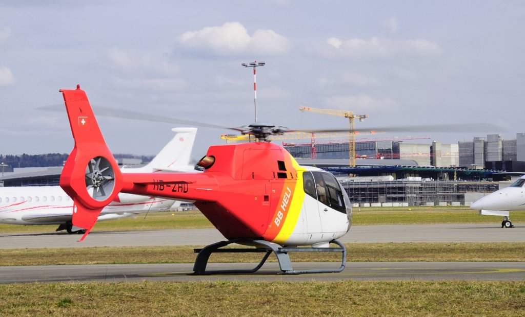 Eurocopter Ec 120 B Colibri der BB Heli kurz vor dem Start vom Flughafen Zrich am 14.03.2011