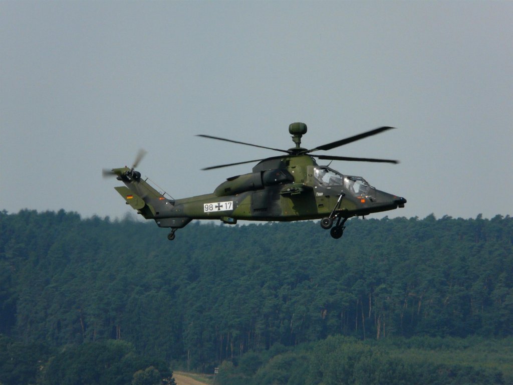 Eurocopter EC-665 Tiger - 98+17 - Heeresflieger

aufgenommen am 17. August 2008 whrend des Tag der offenen Tr in der Heeresflieger-Kaserne Fritzlar