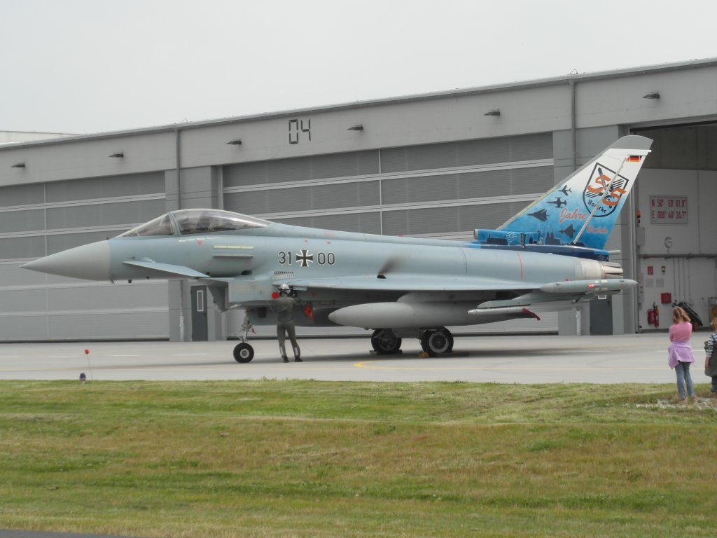 Eurofighter 31-00 Boelcke  mit noch laufenden Triebwerken nach der Flugvorfhrung am 12.Juli 2013 in Nrvenich.