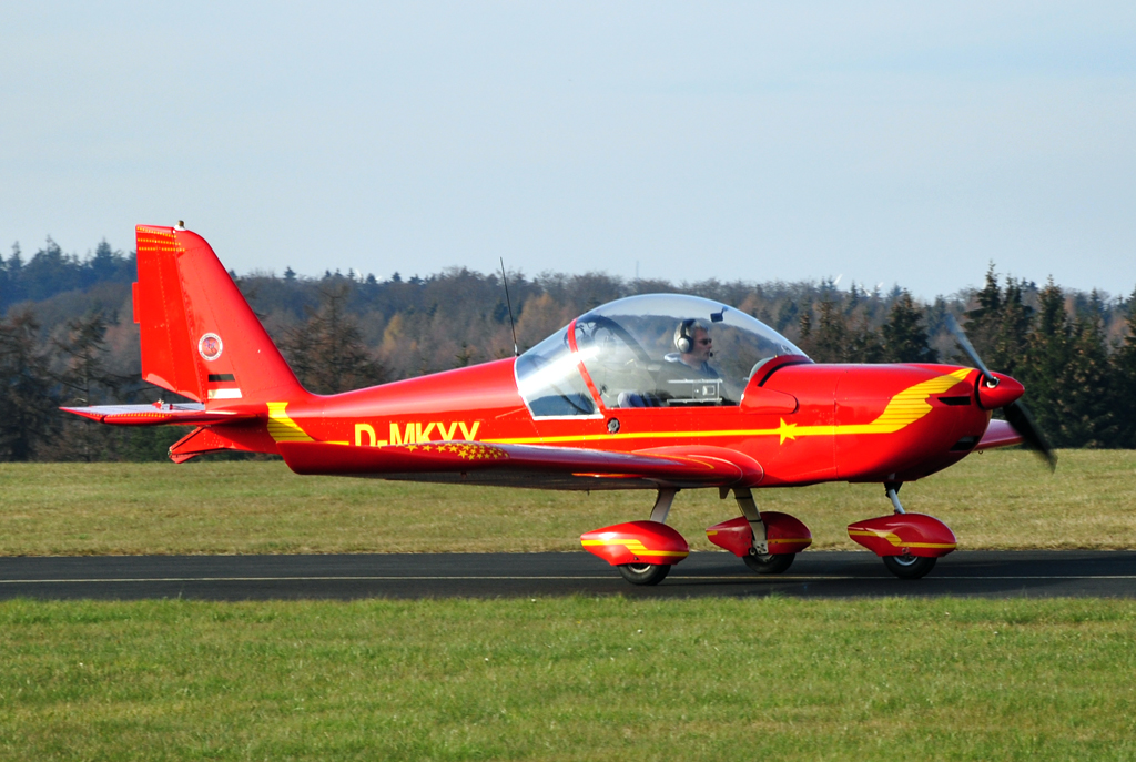 Evektor EV-97 Eurostar, D-MKYY auf der Dahlemer Binz - 19.11.2011
