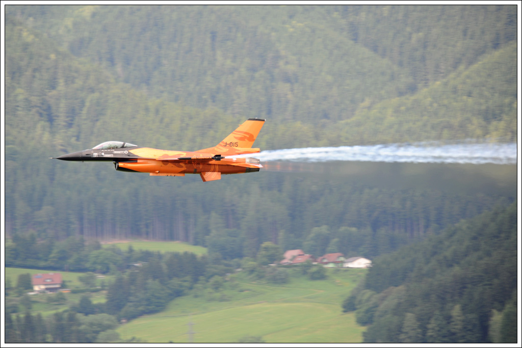 F-16 AM Fighting Falcon aus Holland beim berflug in Zeltweg anlsslich der Airpower 2011 am 1.7.2011.