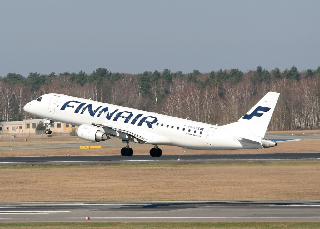 Finnair Embarer ERJ-190-100LR OH-LKE beim Start in Berlin-Tegel am 25.03.2012
