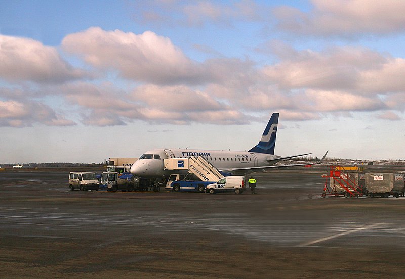 Finnair Embraer 170 OH-LEL ist soeben aus Frankfurt angekommen. Helsinki-Vantaa am 20.03.2008
