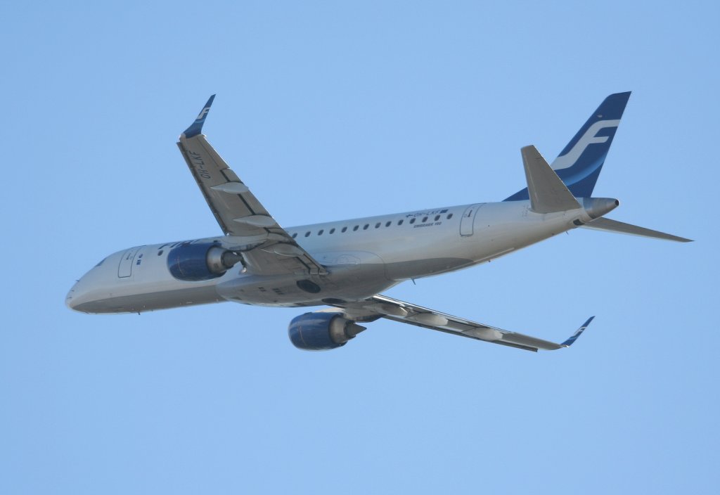 Finnair Embraer ERJ 190-100LR OH-LKF beim Start in Berlin-Tegel am 12.02.2011