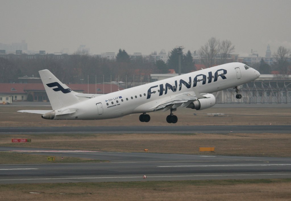 Finnair Embraer ERJ-190-100LR OH-LKF beim Start in Berlin-Tegel am 27.01.2012