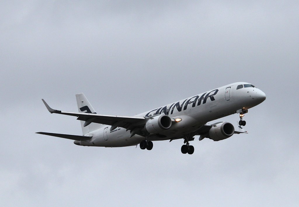 Finnair Embraer ERJ-190-100LR OH-LKH bei der Landung in Berlin-Tegel am 03.03.2013