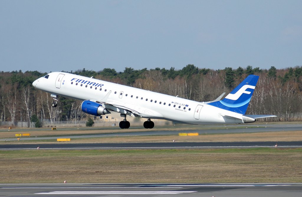 Finnair Embraer ERJ 190-100LR OH-LKK beim Start in Berlin-Tegel am 02.04.2010