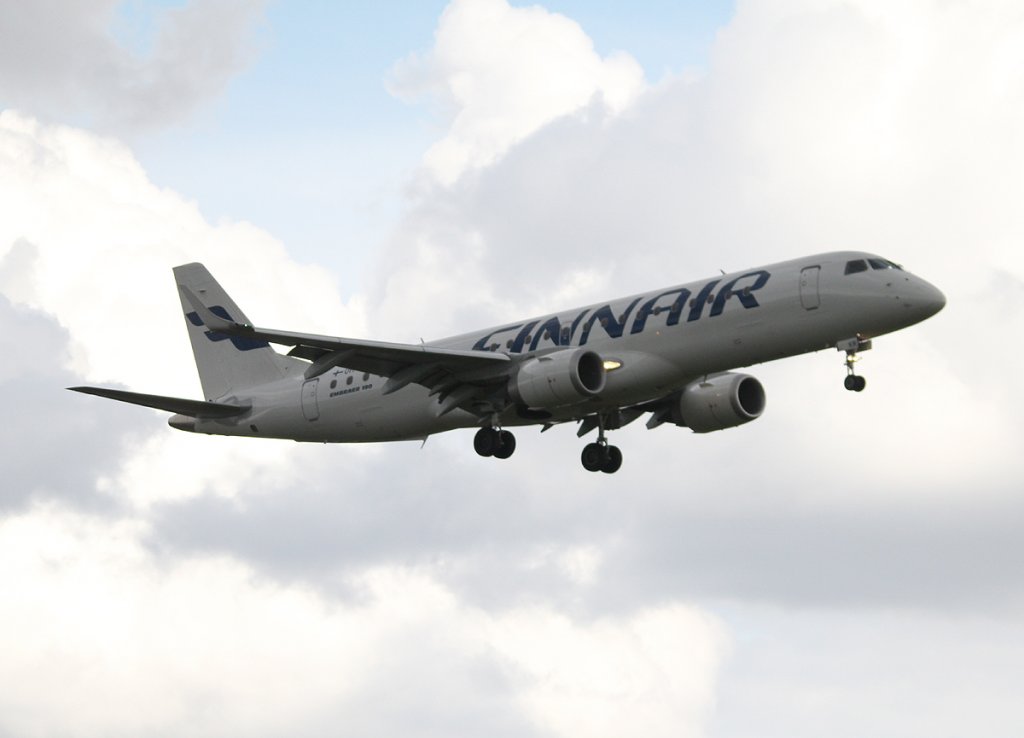 Finnair Embraer ERJ-190-100LR OH-LKR bei der Landung in Berlin-Tegel am 20.07.2012